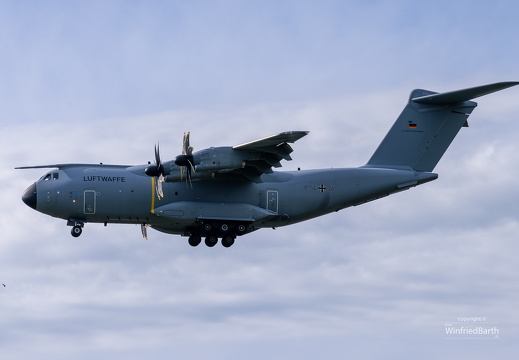 A400M im Landeanflug in Friedrichshafen 2